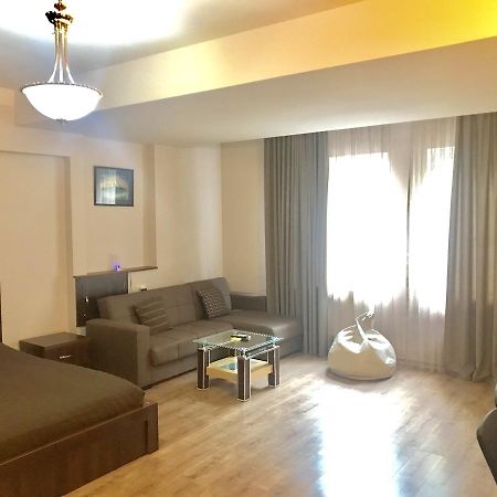 Solo Lucky Apartment Tbilisi Ngoại thất bức ảnh