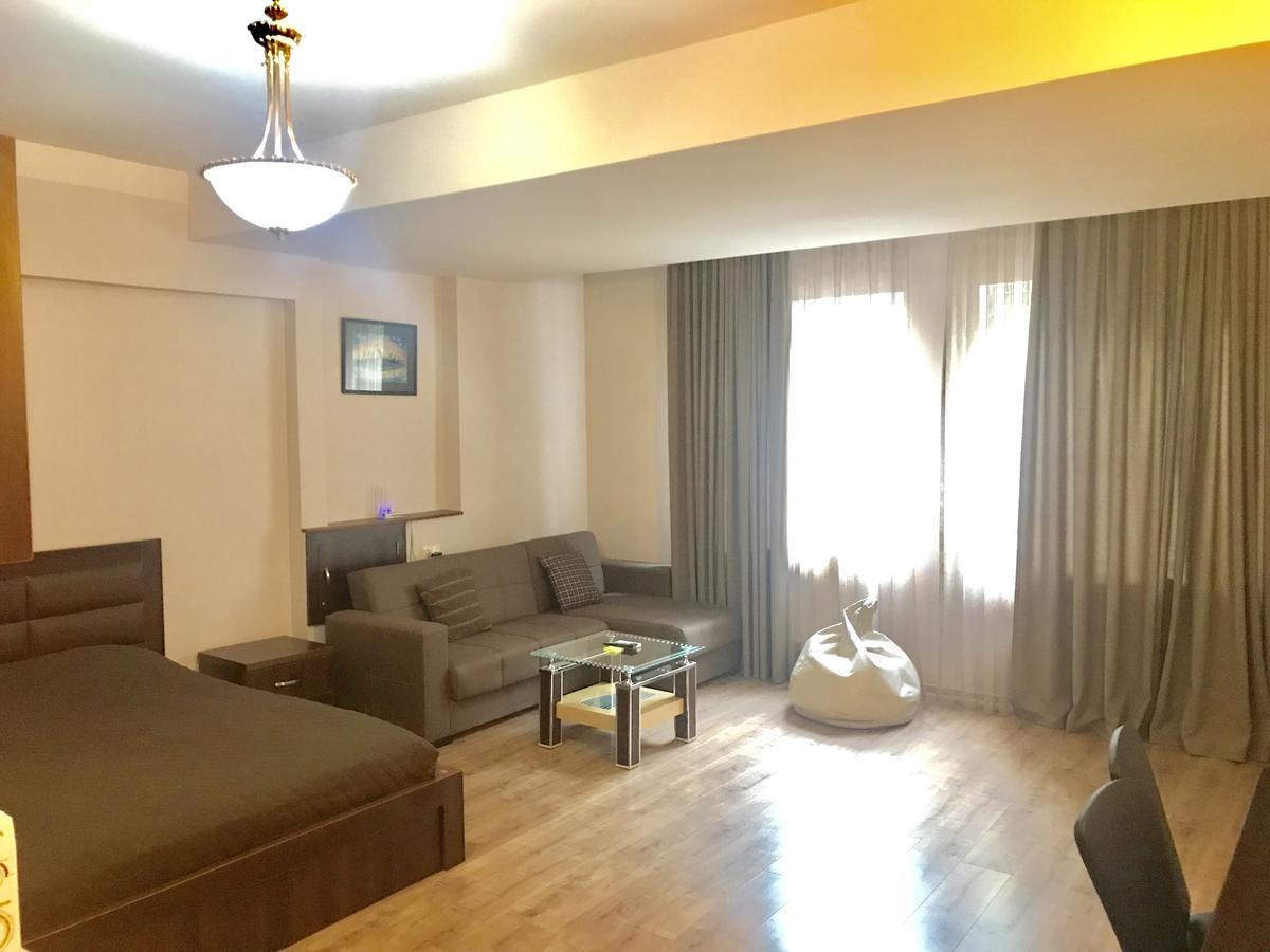 Solo Lucky Apartment Tbilisi Ngoại thất bức ảnh